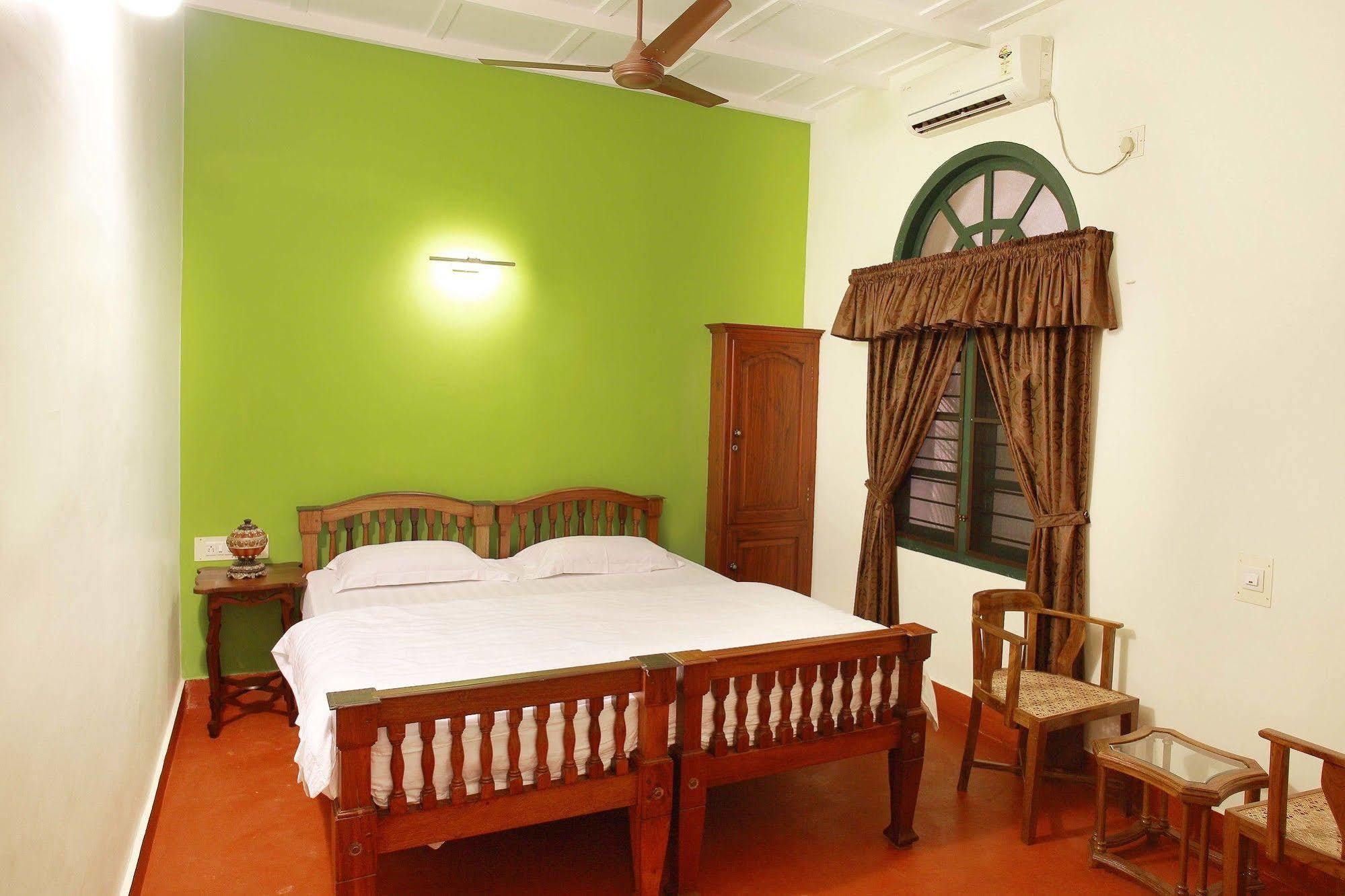 Elphinstone Residency Panzió Kochi Kültér fotó