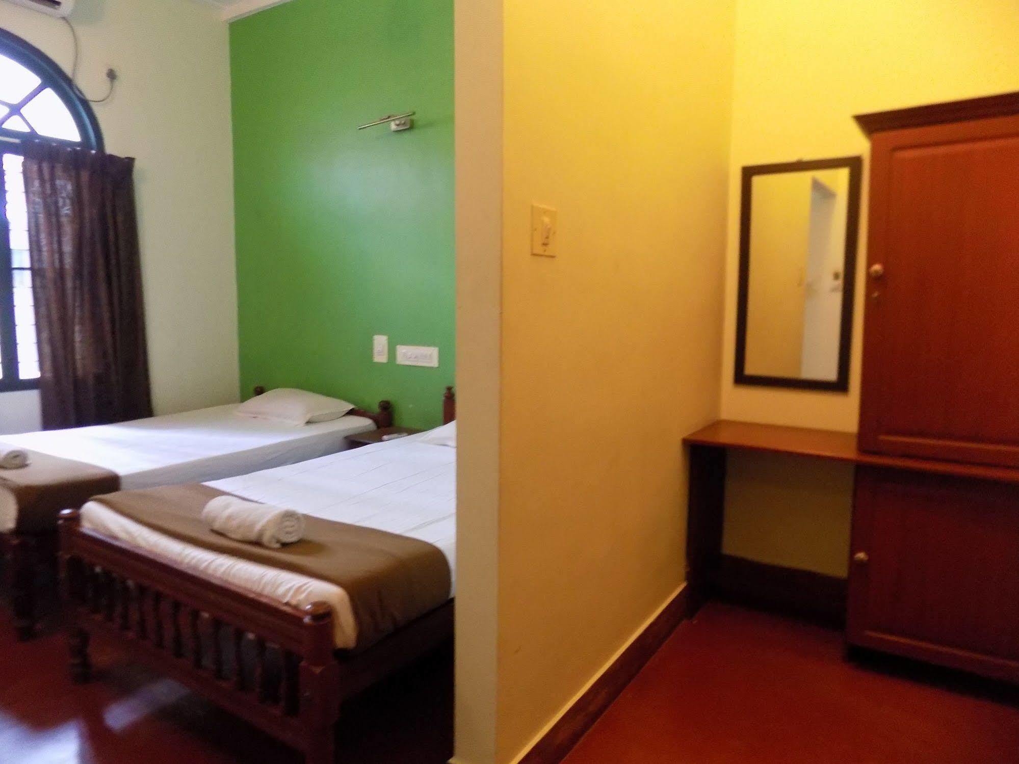 Elphinstone Residency Panzió Kochi Kültér fotó