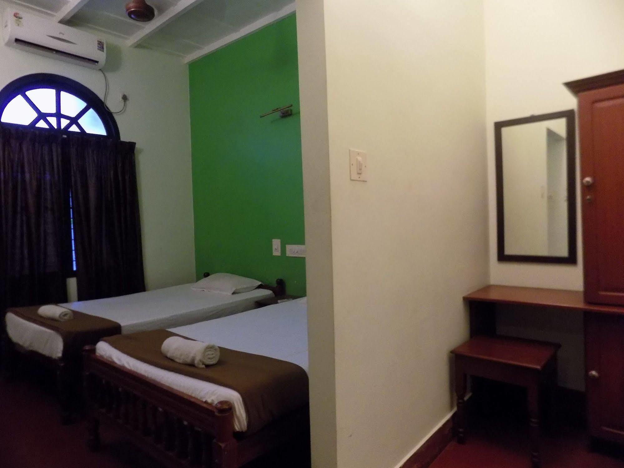 Elphinstone Residency Panzió Kochi Kültér fotó