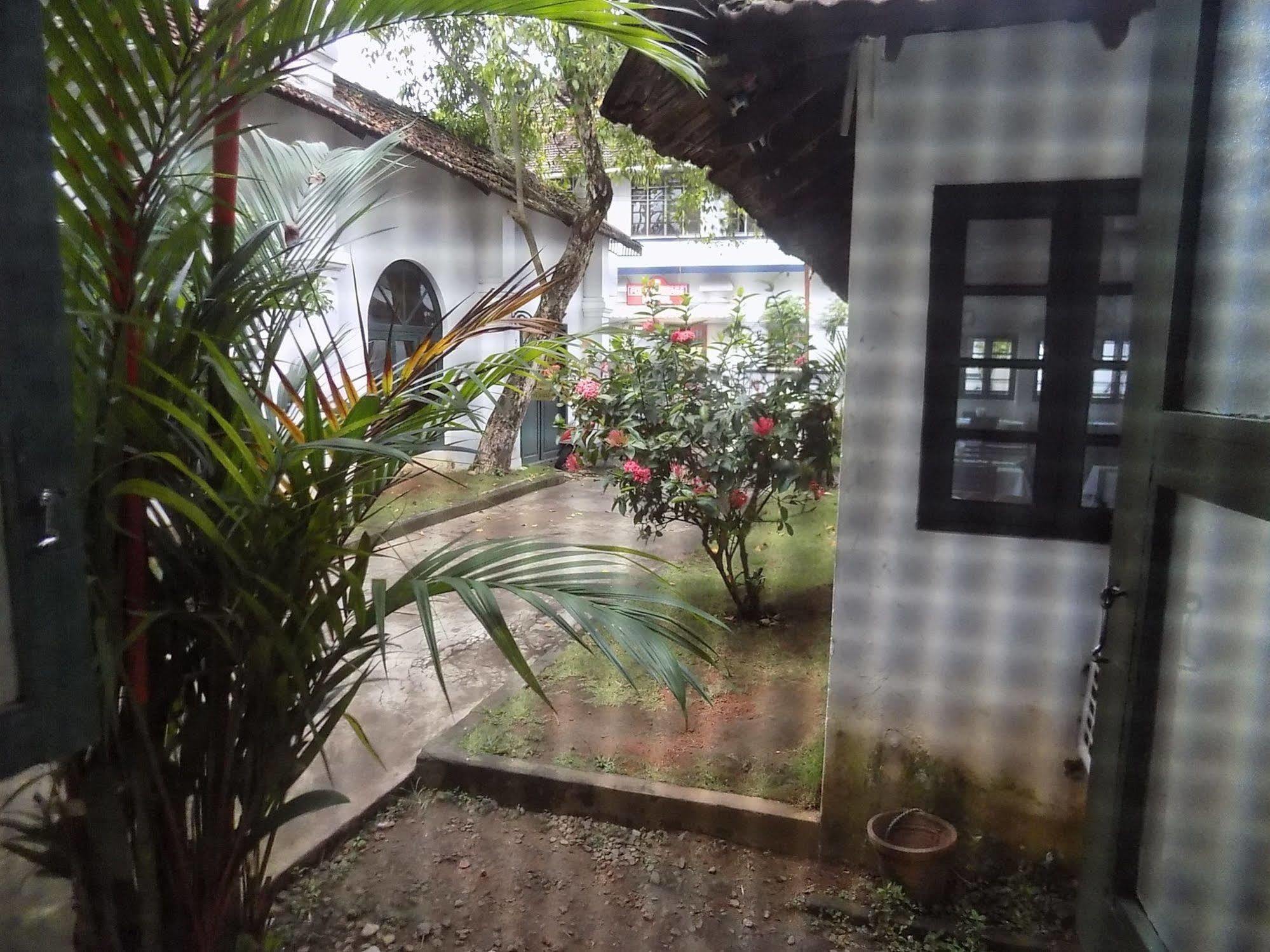Elphinstone Residency Panzió Kochi Kültér fotó